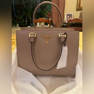 Prada Tote Medium size